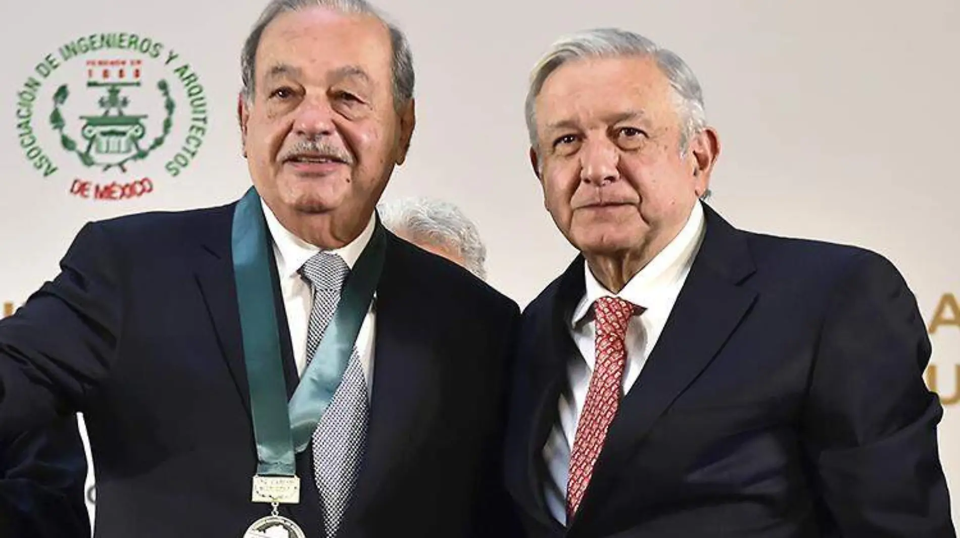 amlo-carlos-slim-cuartoscuro-asociacion de ingenieros y arquitectos